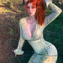  Nude