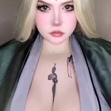  Nude