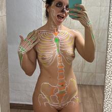  Nude