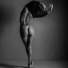  Nude