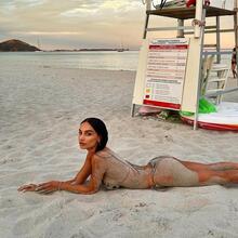  Nude