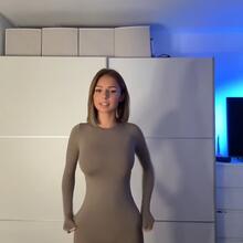  Nude
