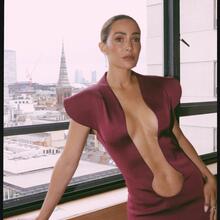  Nude