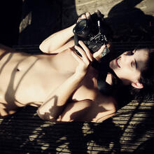  Nude