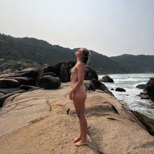 Nude