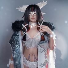  Nude