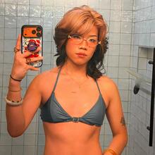  Nude