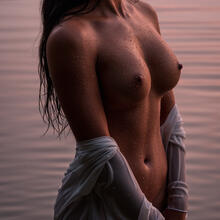  Nude