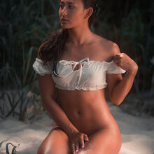  Nude