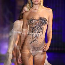  Nude