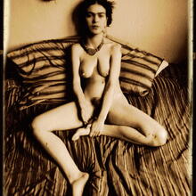  Nude