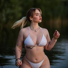  Nude
