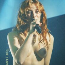  Nude