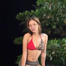  Nude