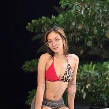  Nude