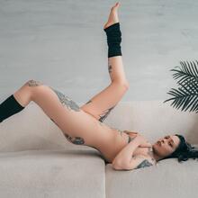  Nude