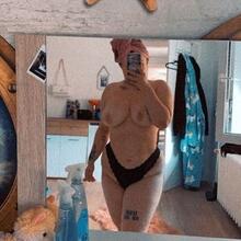  Nude