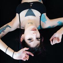  Nude