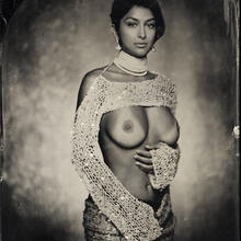  Nude