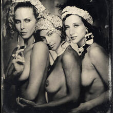  Nude