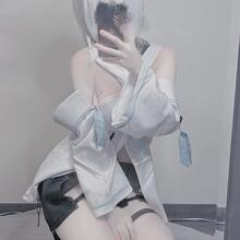  Nude