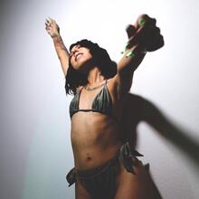  Nude