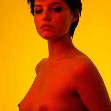  Nude