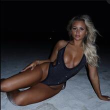  Nude