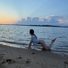  Nude