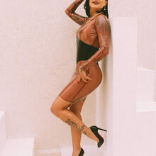  Nude