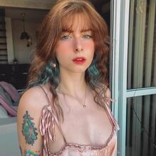  Nude