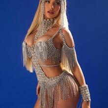  Nude