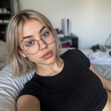  Nude