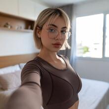  Nude