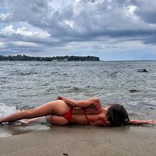  Nude