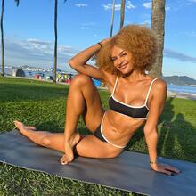  Nude