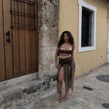  Nude