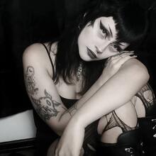  Nude