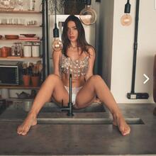  Nude