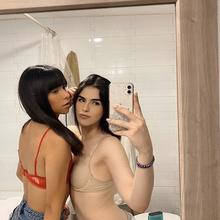  Nude