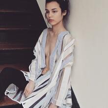  Nude
