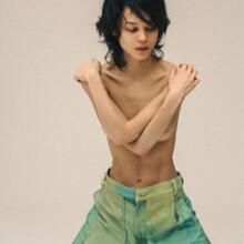  Nude