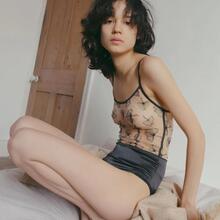  Nude
