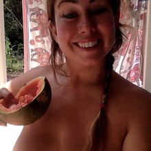  Nude