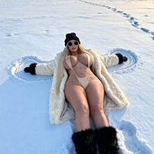  Nude