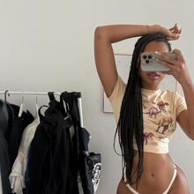  Nude