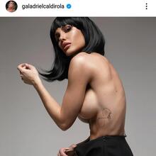  Nude