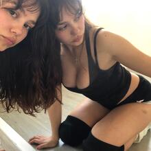  Nude