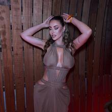  Nude