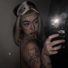  Nude
